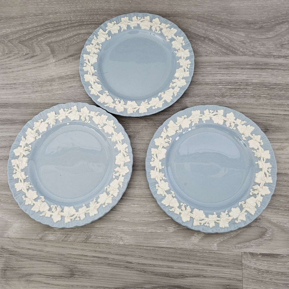 Wedgewood Queensware (3) plates 6" vintage scalloped edge Excellent condition